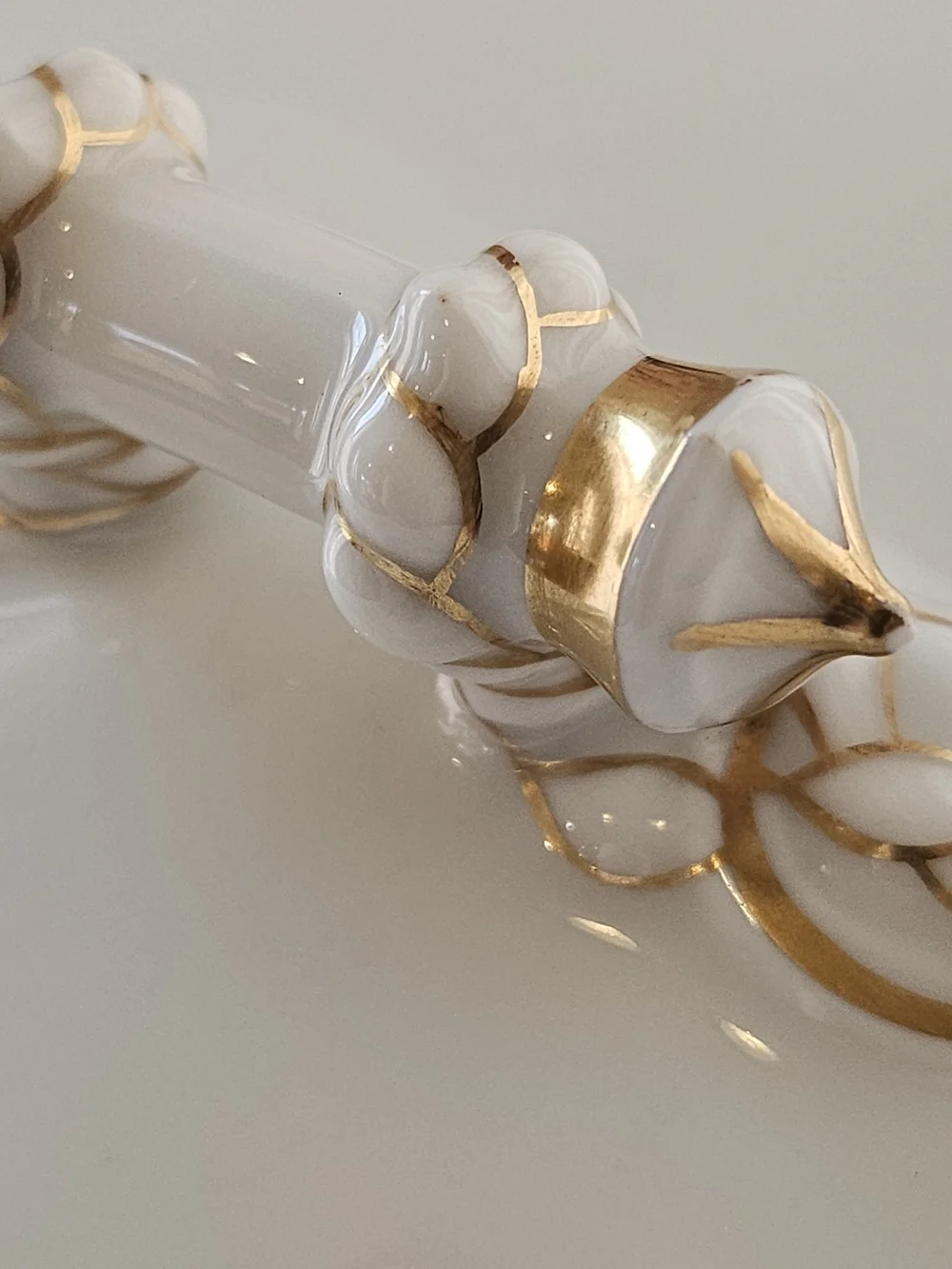 Haviland & Limoges & Co Covered Serving Bowl Ceramic Tureenn Etched Gold Handles